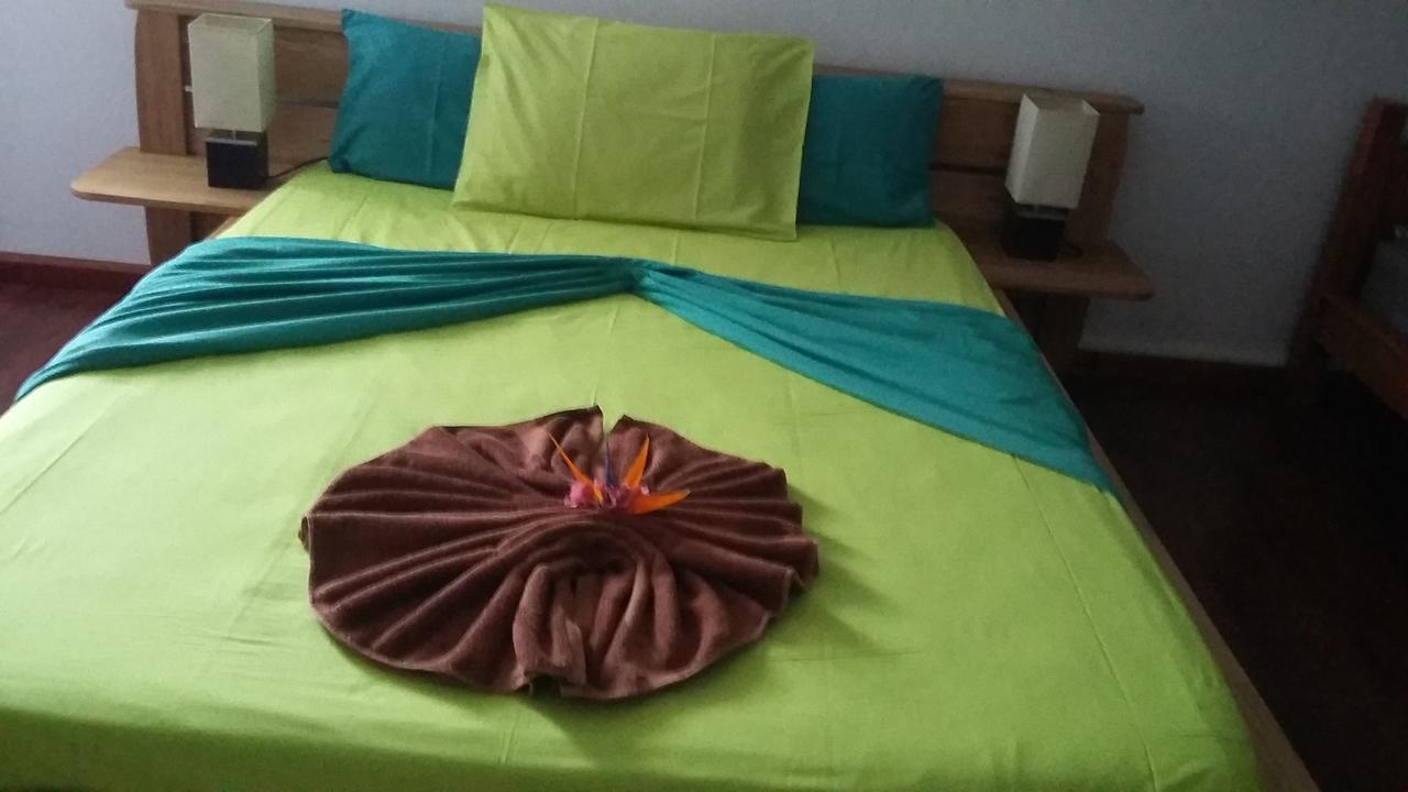 Le Colibri Bed & Breakfast Le Dix-Septieme Exterior photo